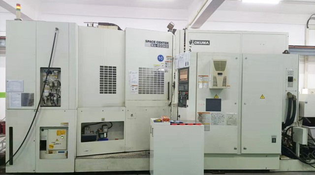 Horizontal machining center